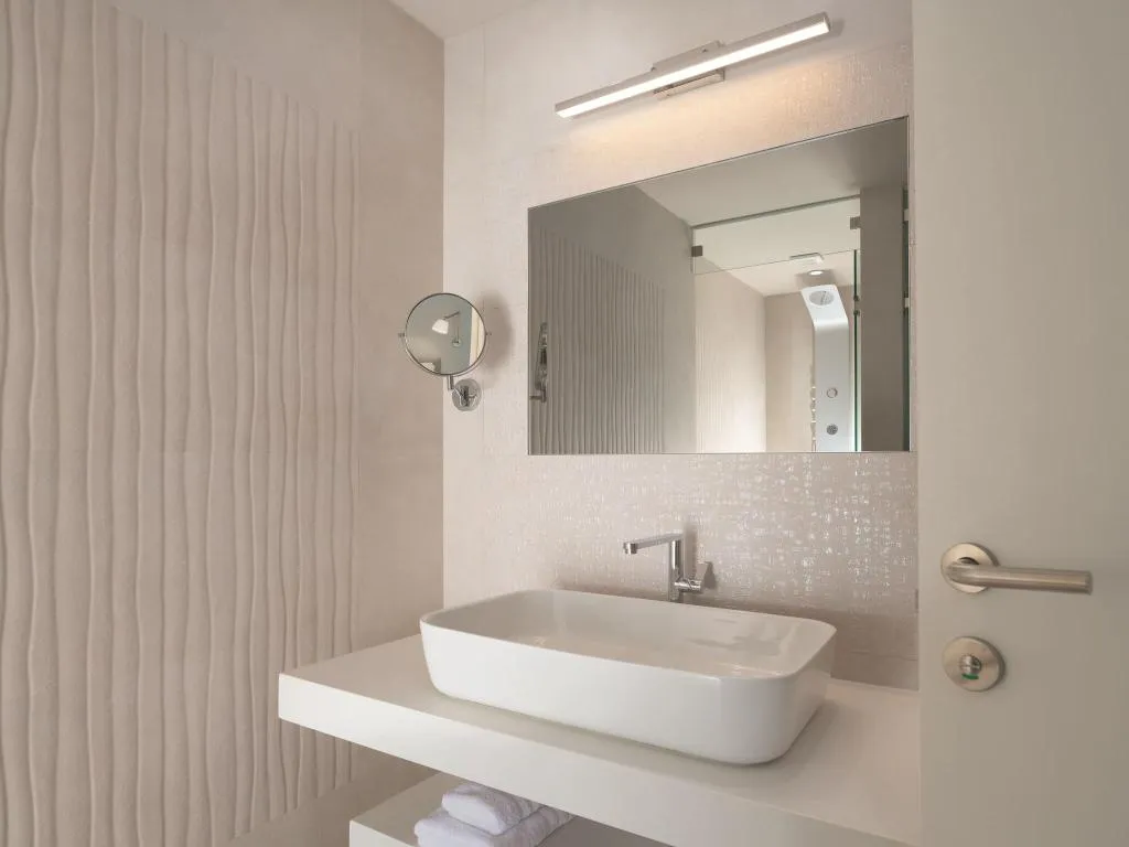 SUITE KING BED WITH JACUZZI Room, Macaris Suites & Spa, Crete