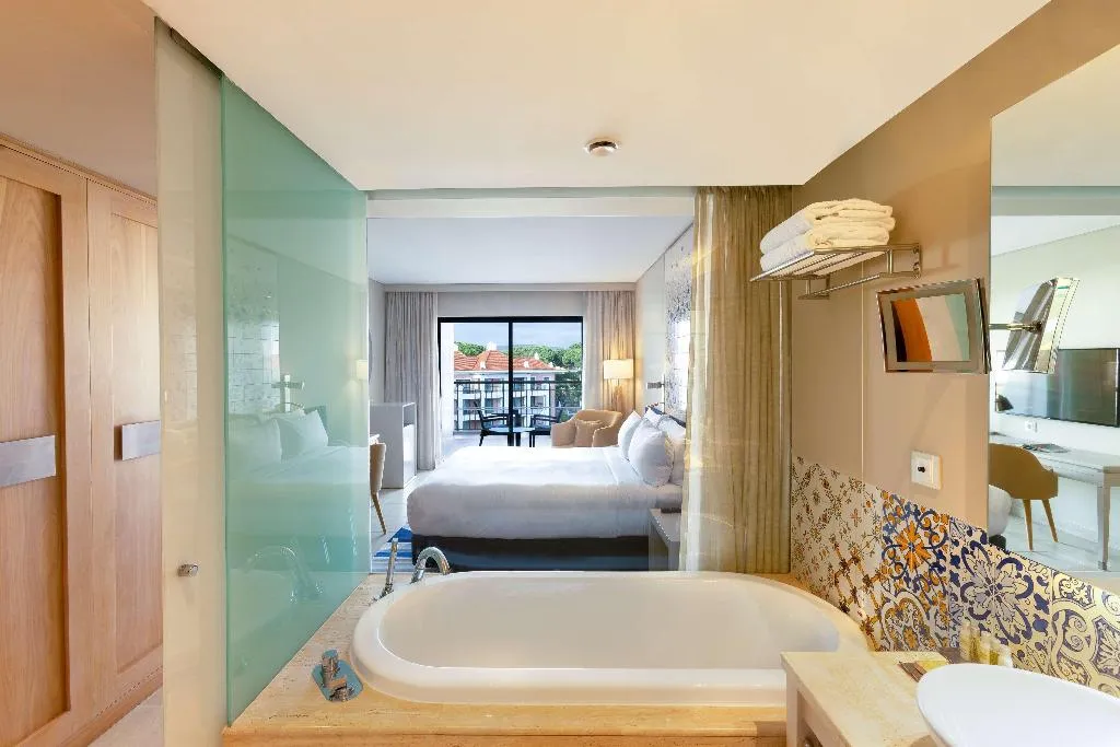 SUITE KING SIZE BED Room, Hilton Vilamoura As Cascatas Golf Resort & Spa, Algarve