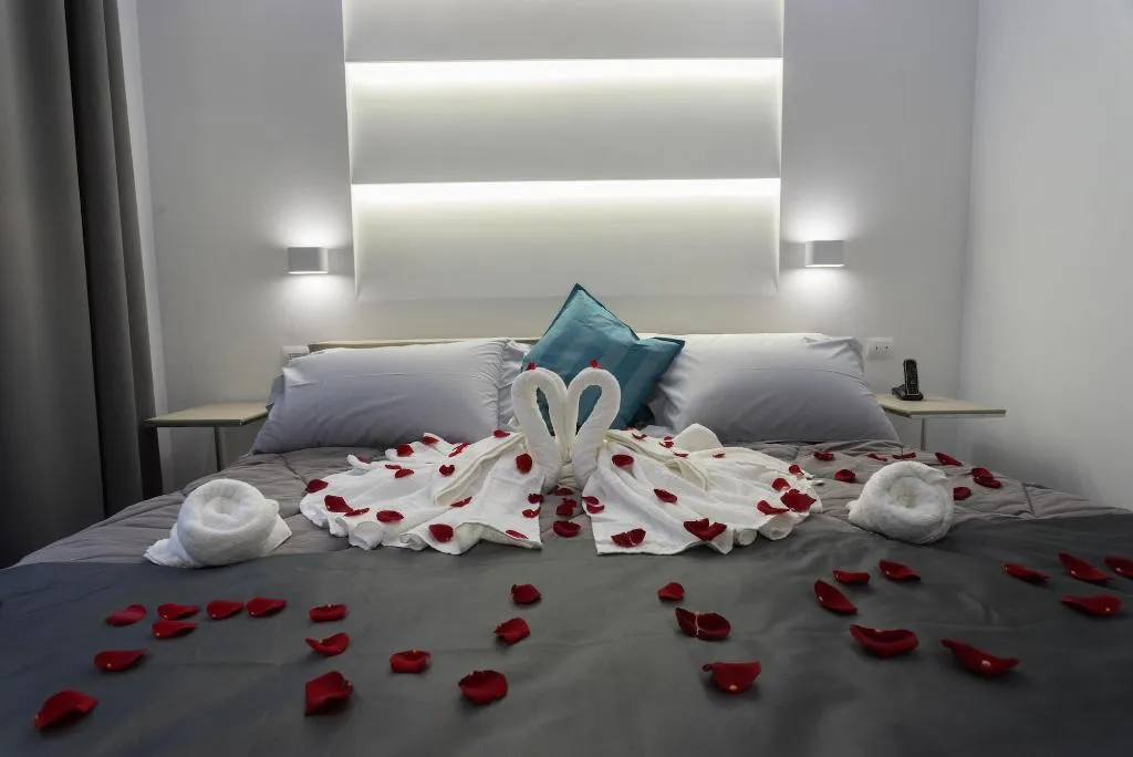 Room, Twice Naples, Naples