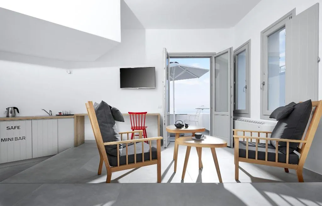 JUNIOR SUITE WITH DOUBLE BED Room, Aperanto Suites, Santorini