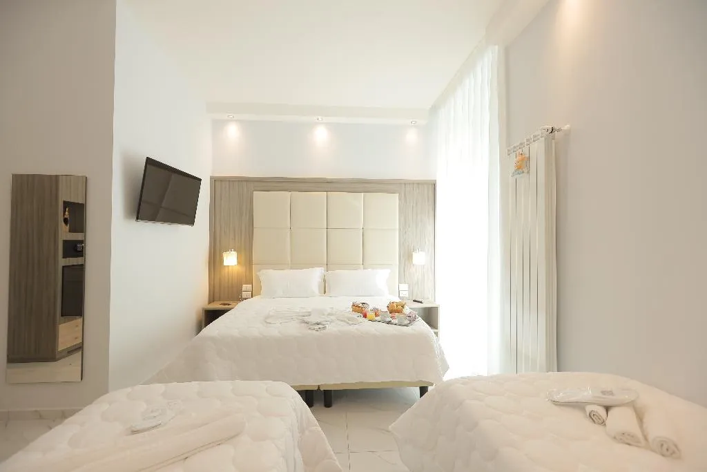 QUADRUPLE STANDARD Room, Garibaldi Suite, Naples