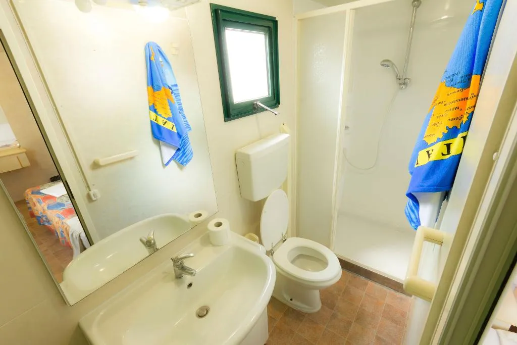 BUNGALOW CAPACITY 1 Room, hu I Pini Village, Rome