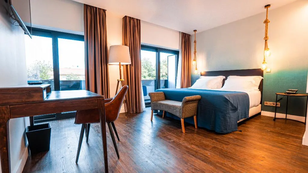 Double or Twin SUPERIOR WITH BALCONY Room, Hills Hotel Lisboa, Lisbon