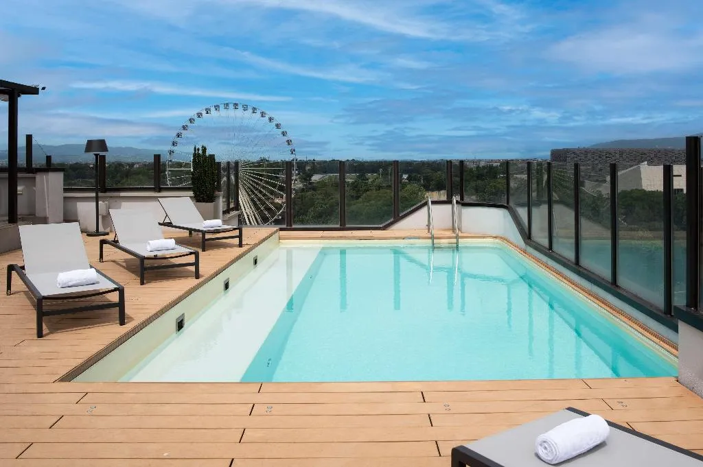 Pool, NH Firenze, Florence