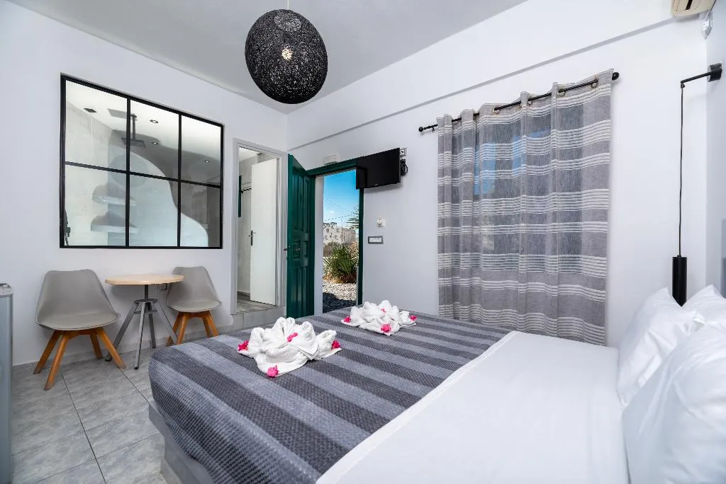 DOUBLE STANDARD Room, Villa Anemomilos Perissa, Santorini