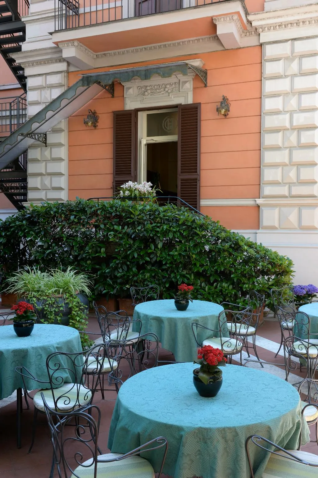 Bar, Giulio Cesare, Rome