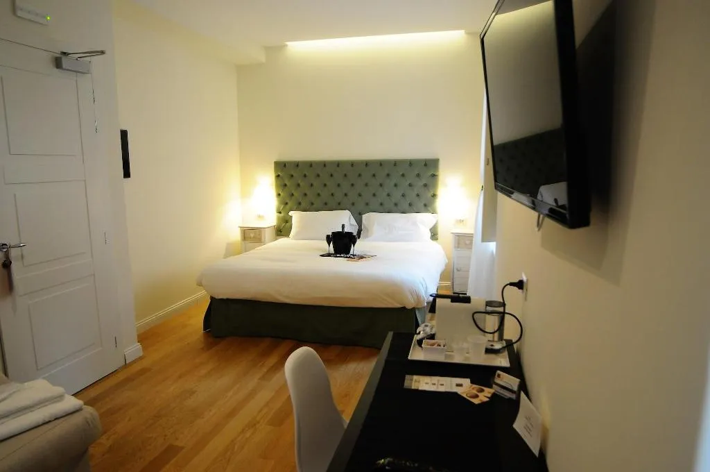 Room, Magia A Trilussa, Rome