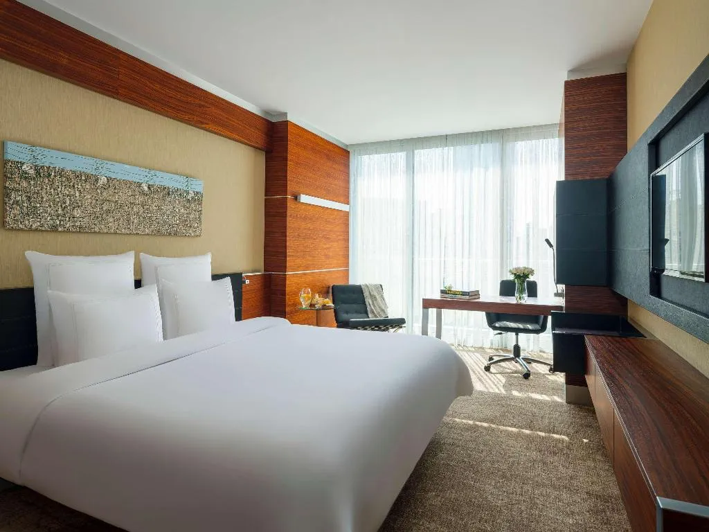 DOUBLE DELUXE GARDEN VIEW Room, Swissotel Buyuk Efes Izmir, Izmir