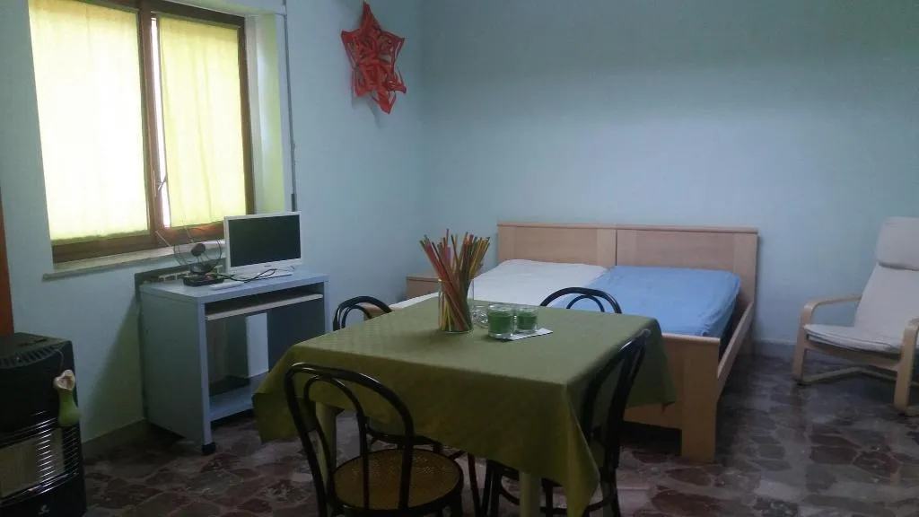 Room, B&B Central City, Naples