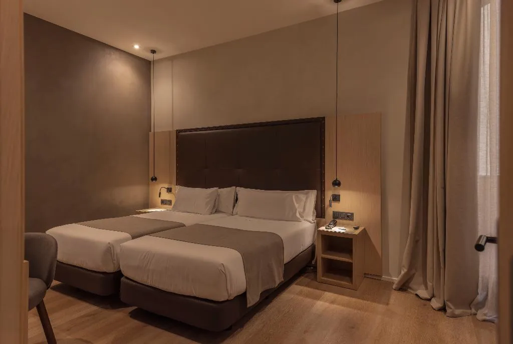 DOUBLE SINGLE USE SUPERIOR Room, Gran Hotel Barcino 4*S, Barcelona