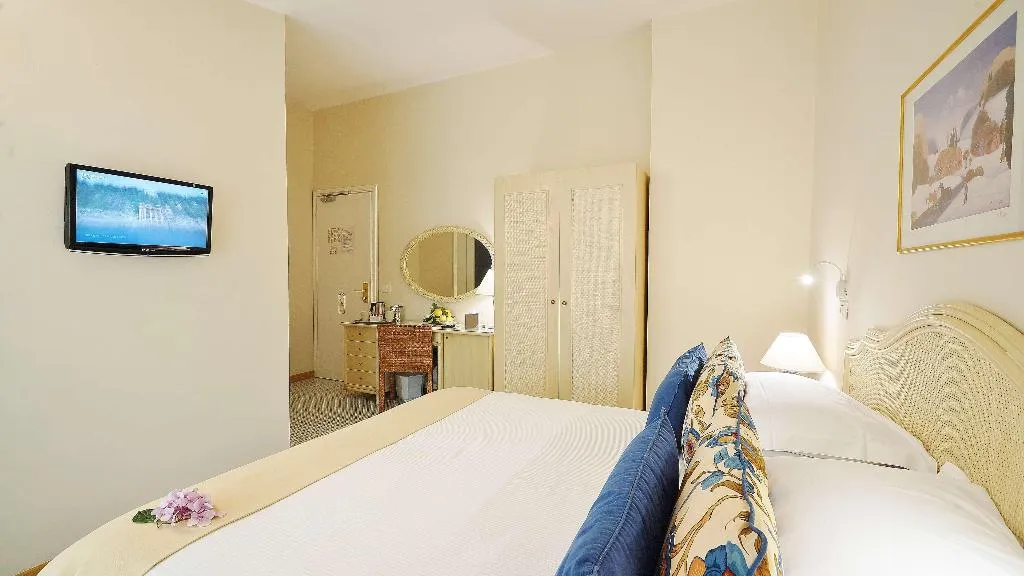 Room, Grand Hotel Aminta, Naples