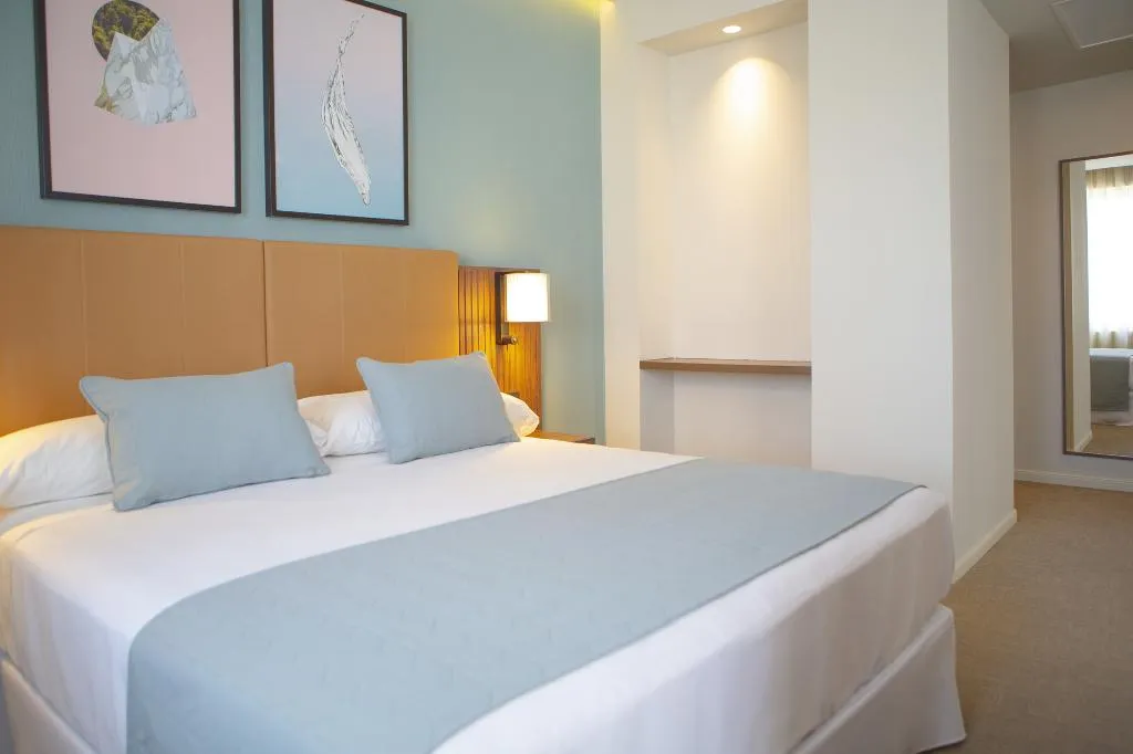 DOUBLE DELUXE WITH TERRACE Room, Hotel Riu Plaza España, Madrid