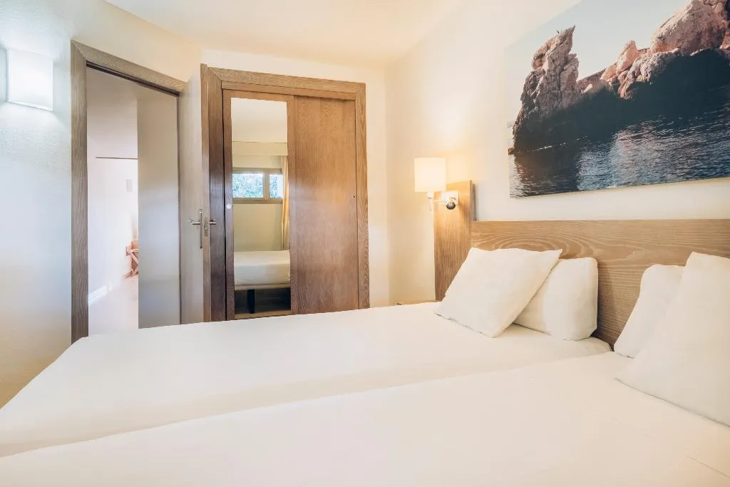 FAMILY ROOM CAPACITY 3 Room, Iberostar Waves Pinos Park, Majorca