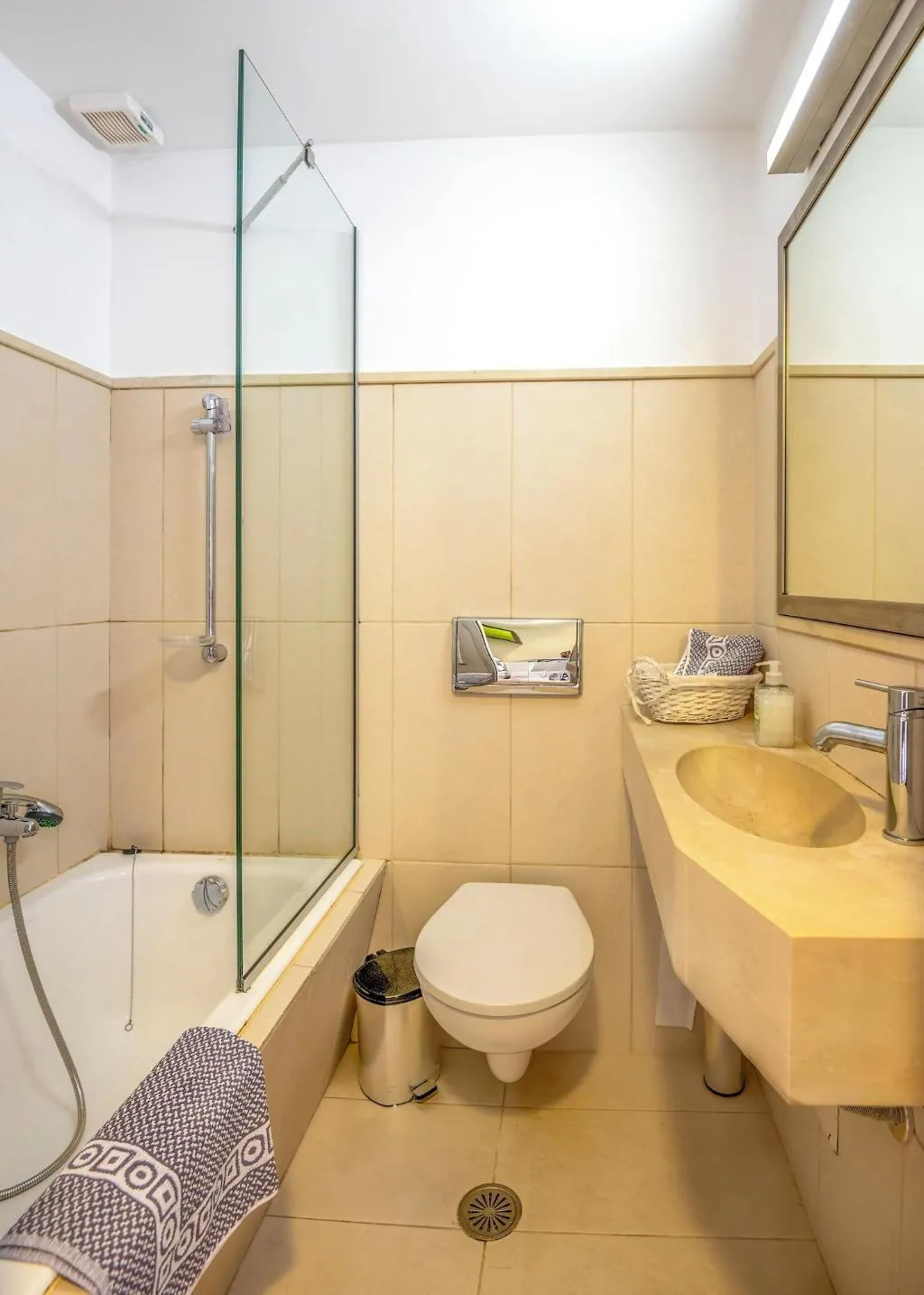 Room, Vivian Art Apartments, Crete