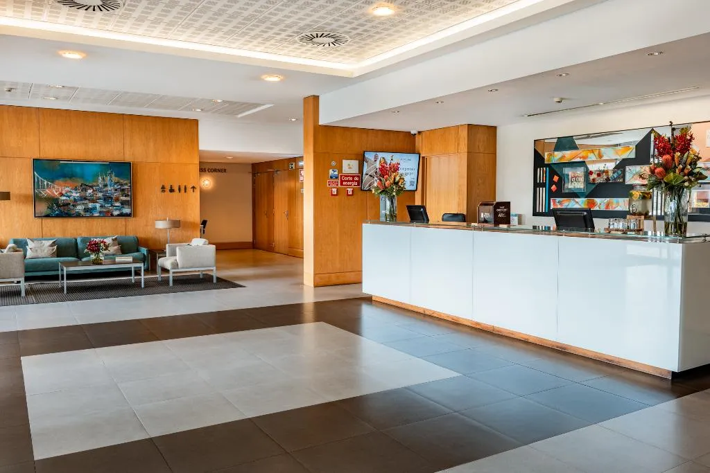 Lobby, Mercure Lisboa Almada Hotel, Lisbon