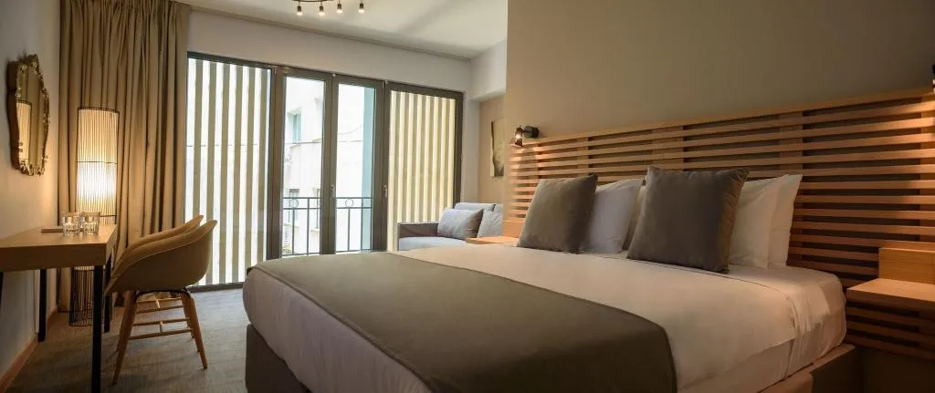 TRIPLE GRAND Room, FOS DownTown Suites, Athens