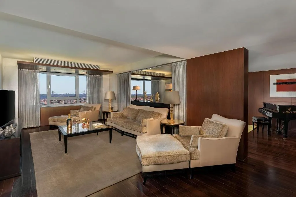 SUITE Presidential Room, Sheraton Lisboa Hotel & Spa, Lisbon