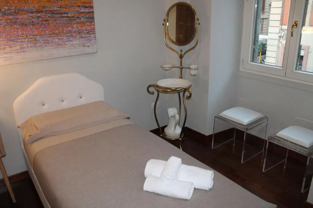 Room, Roman Forum Holiday Termini, Naples