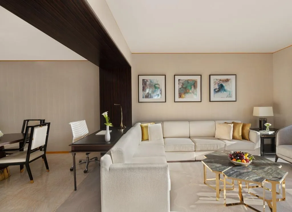 DOUBLE DELUXE KING BED Room, Shangri-La Dubai, Dubai