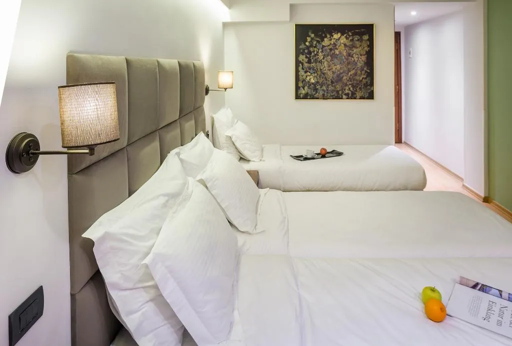 TRIPLE STANDARD Room, Odeon, Athens