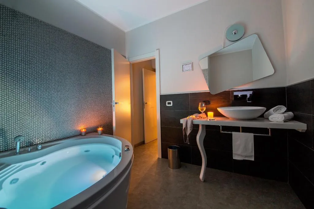 Room, Montenapoleone Suites, Milan