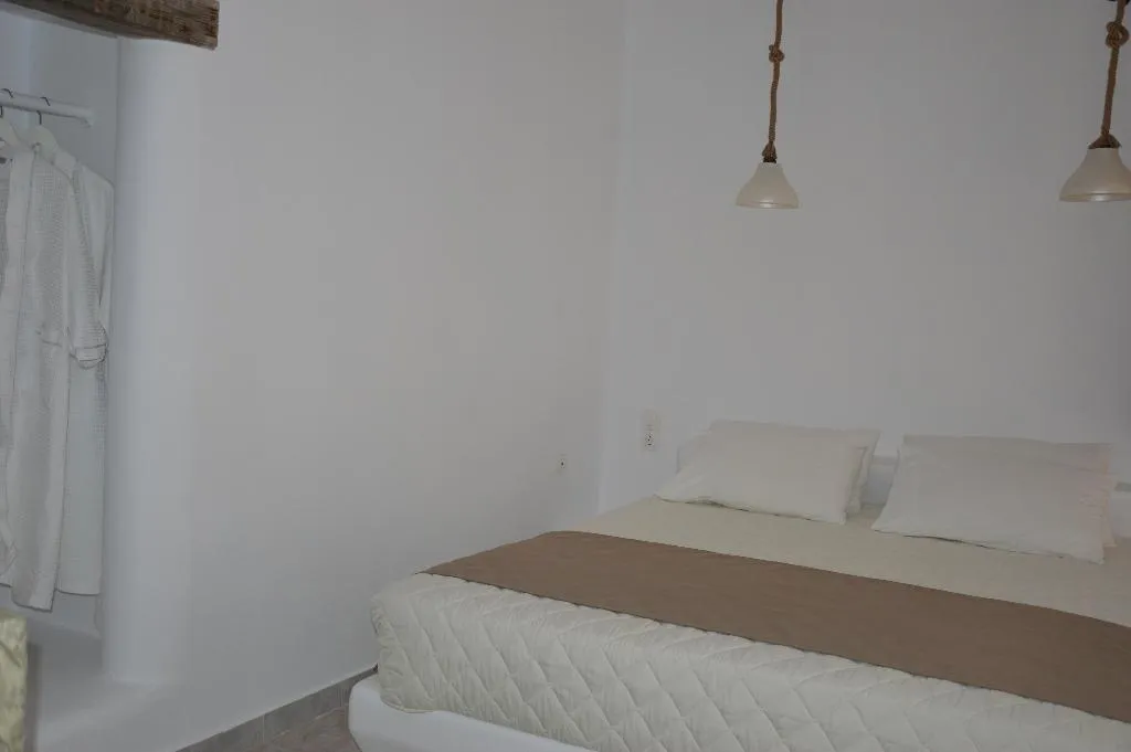 TRIPLE STANDARD Room, Pantheon Hotel, Santorini