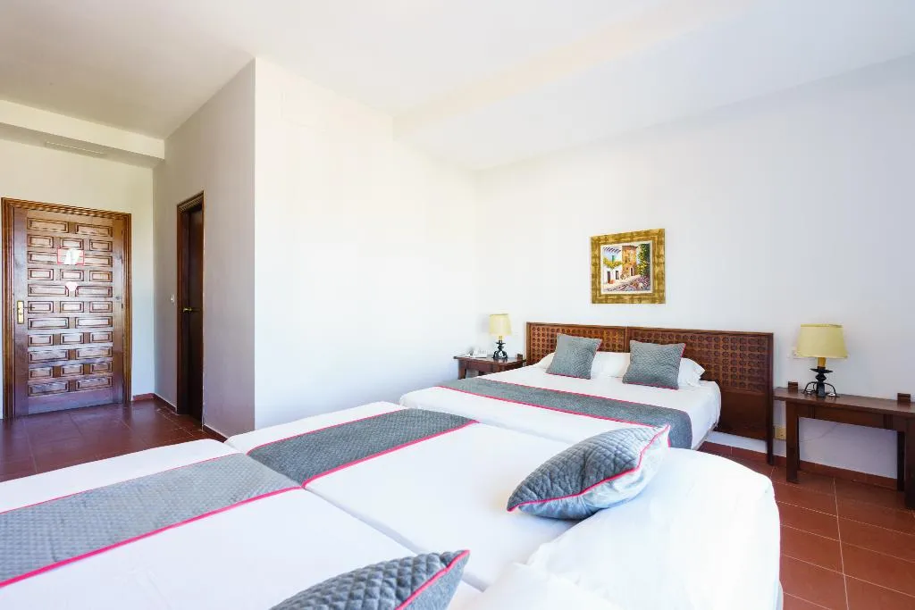FAMILY ROOM STANDARD Room, Hotel Las Cumbres, Andalucia