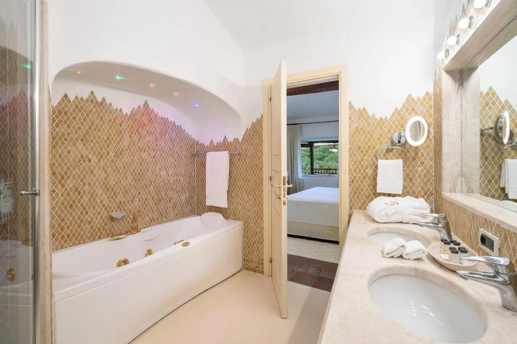 SUITE PREMIUM WITH VIEWS Room, Cervo, Olbia