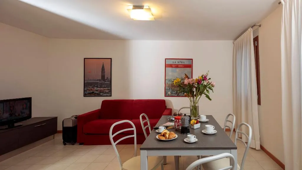 APARTMENT CAPACITY 3 TWO BEDROOMS Room, Appartamenti Commercio & Pellegrino, Venice