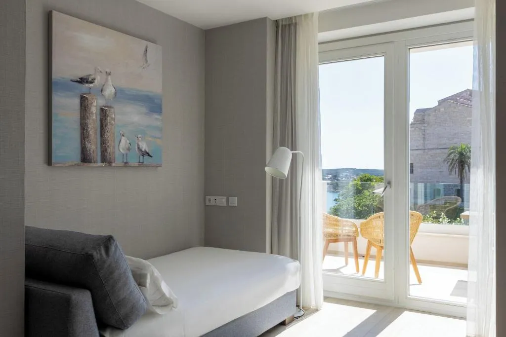 TRIPLE PREMIUM WITH VIEWS Room, Catalonia Mirador des Port, Menorca