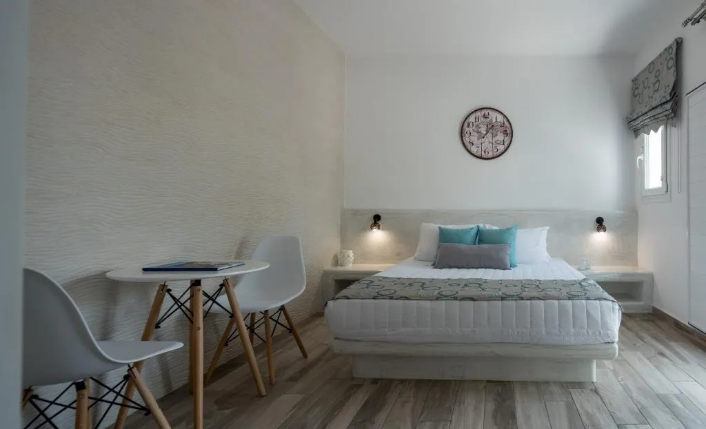 Double or Twin STANDARD Room, Oasis Suites Fira, Santorini
