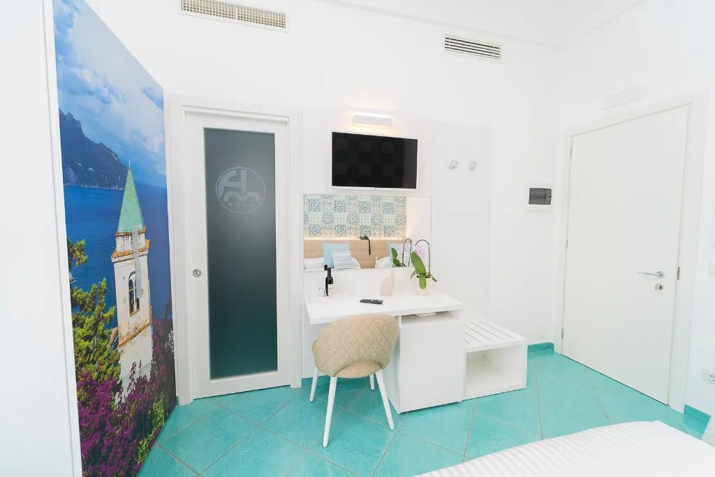 TRIPLE SUPERIOR Room, Hotel Miramare, Naples