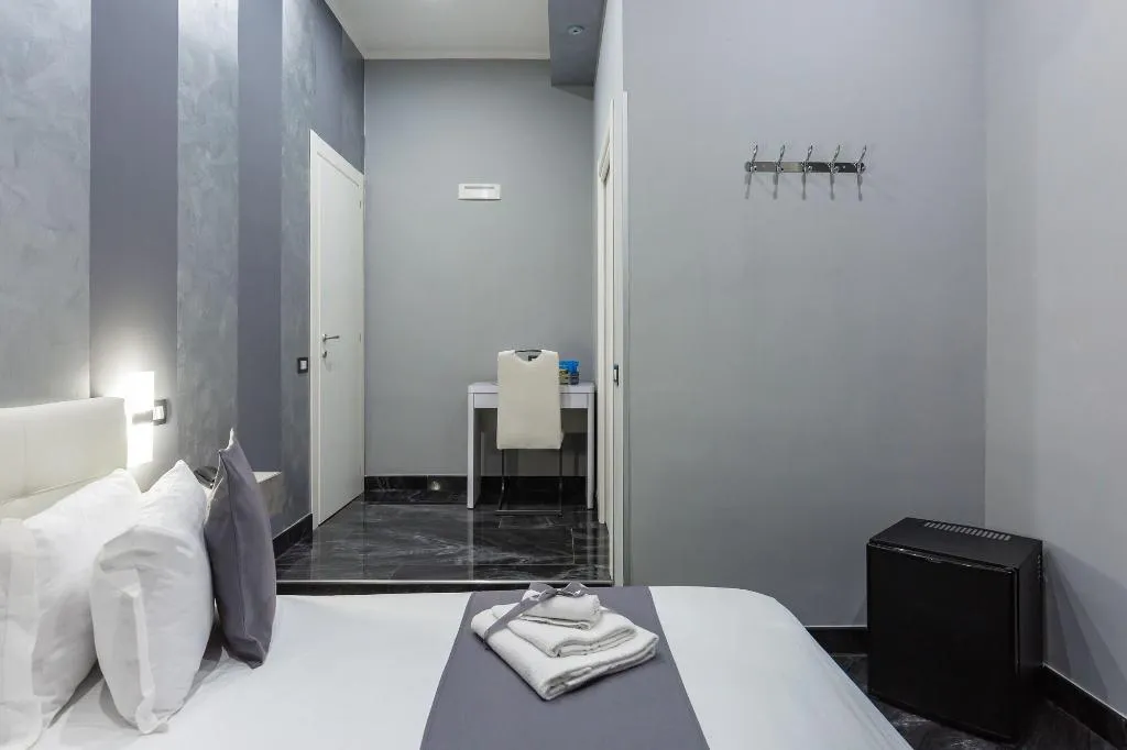 Room, Hotel Palace Napoli, Naples