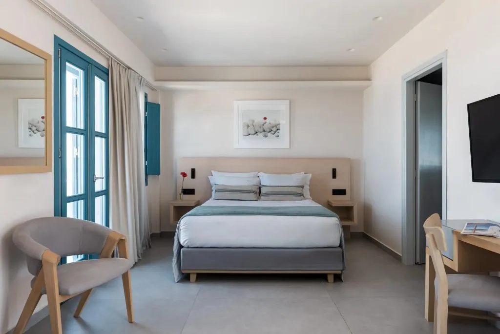 SUITE WITH JACUZZI Room, Aeifos Boutique Hotel, Santorini