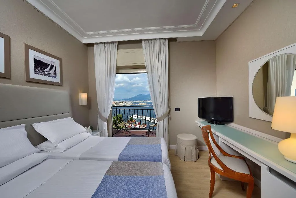 DOUBLE QUEEN SIZE BED Room, Hotel Paradiso, BW Signature Collection, Naples