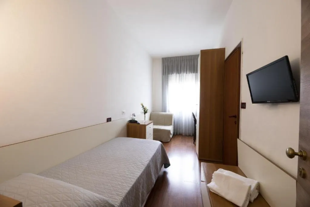 SINGLE STANDARD Room, Vienna, Venice