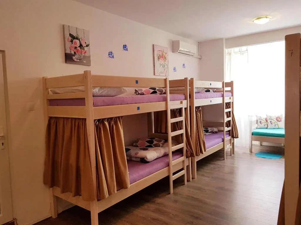 Room, Crazy House Hostel Pula, Istria