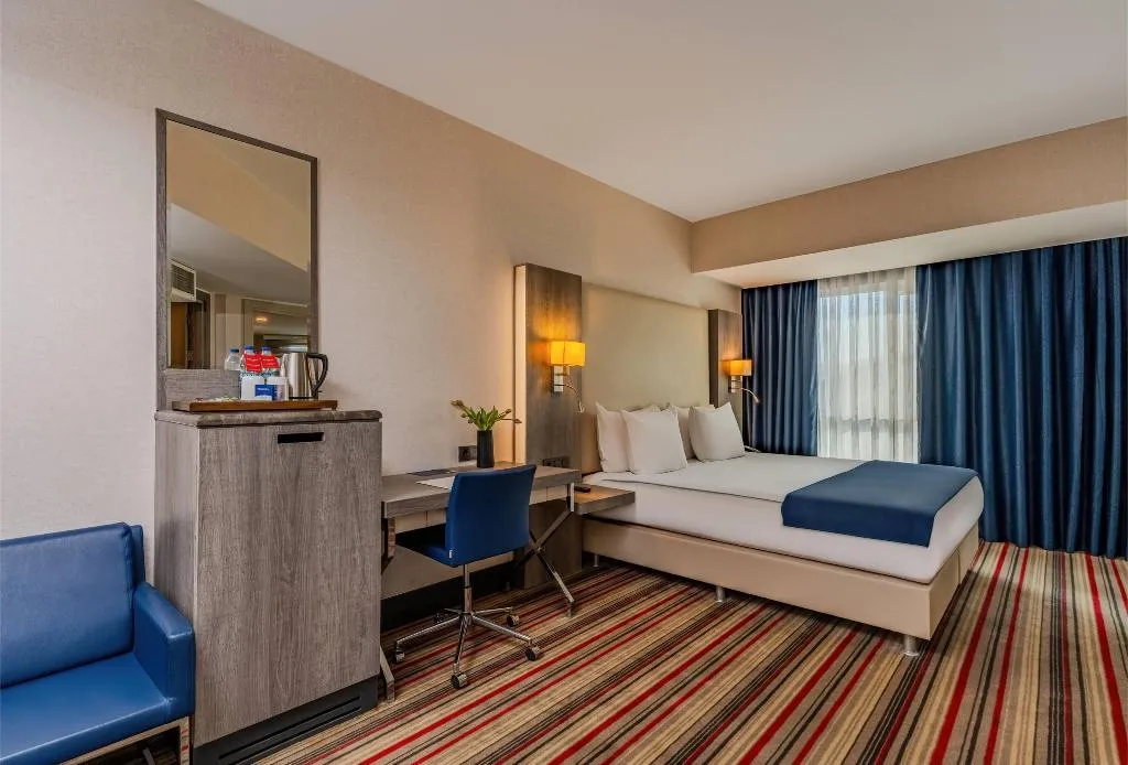 SUITE KING SIZE BED Room, Ramada Plaza by Wyndham Izmir, Izmir