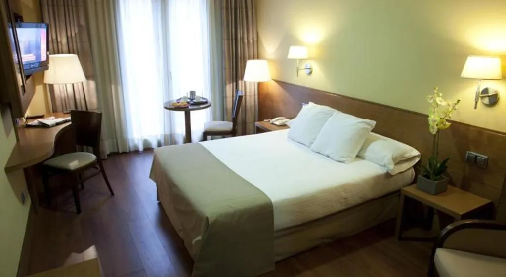 DOUBLE STANDARD Room, Sterling, Madrid