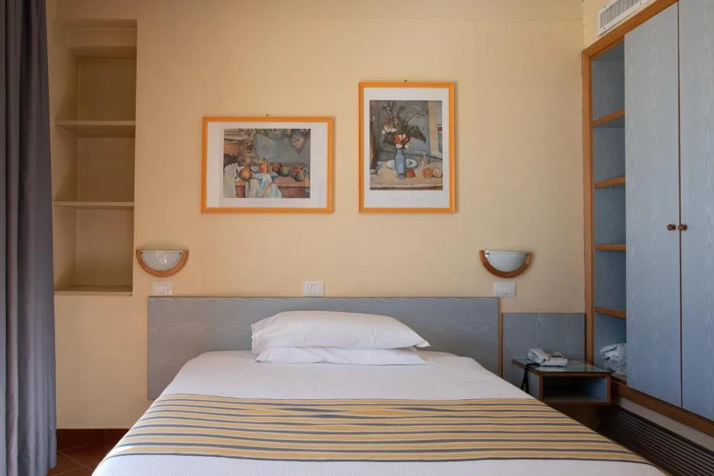 Room, Ping Pong, Rome