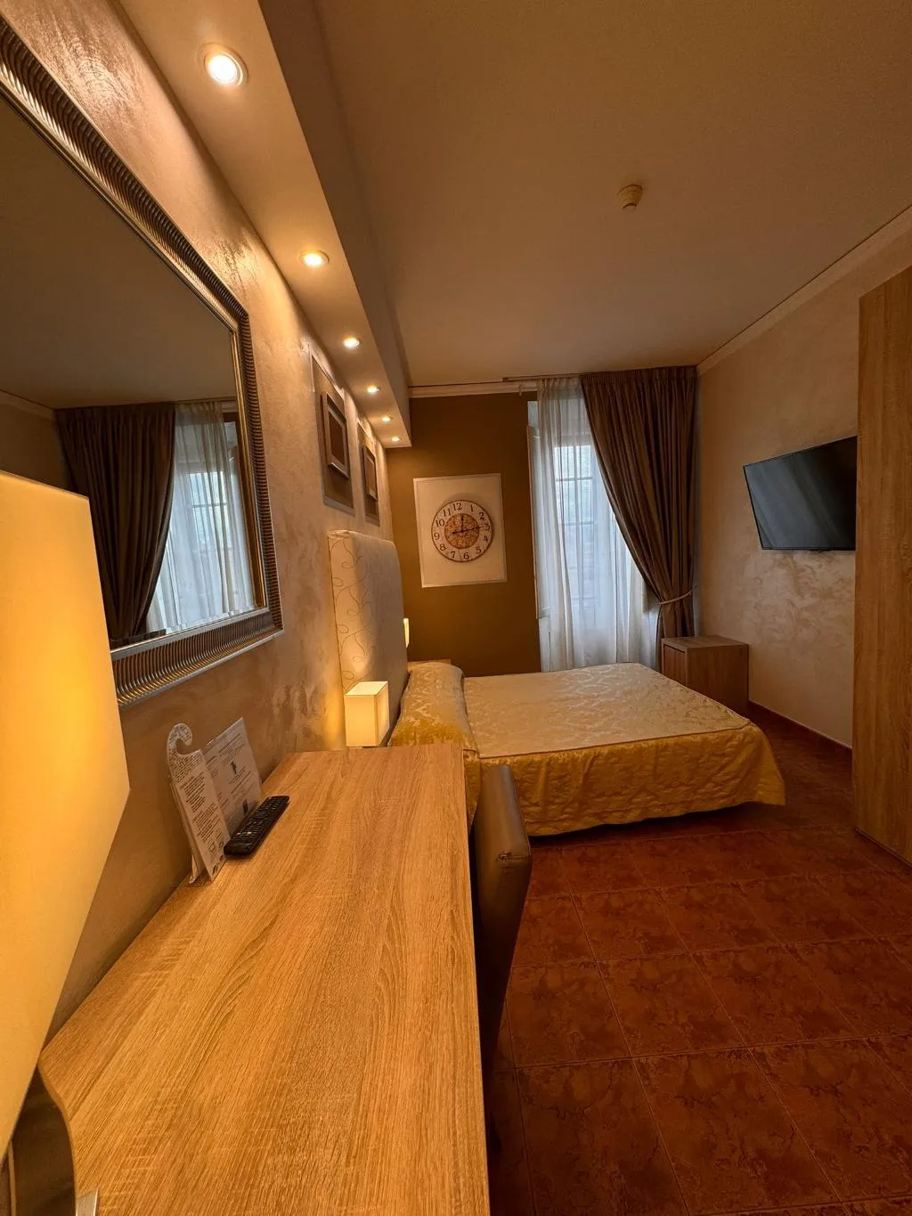 DOUBLE STANDARD Room, Alinari, Florence