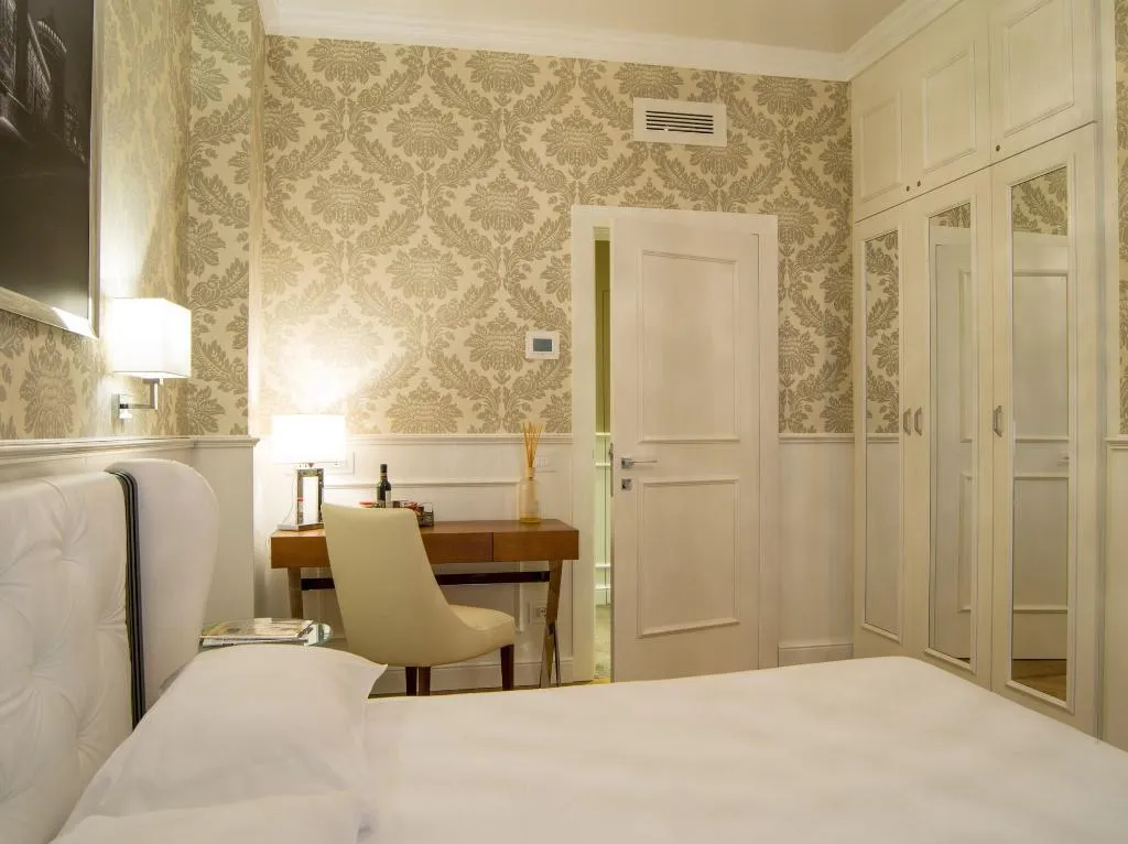 Room, Luxury Duomo Rooms, Milan