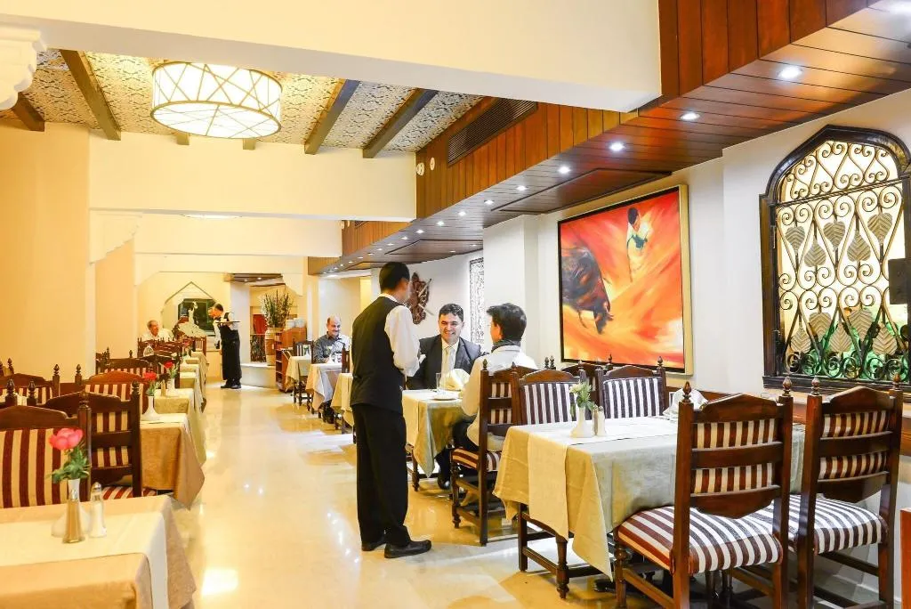 Bar, Golden Tulip Flamenco Cairo, Cairo