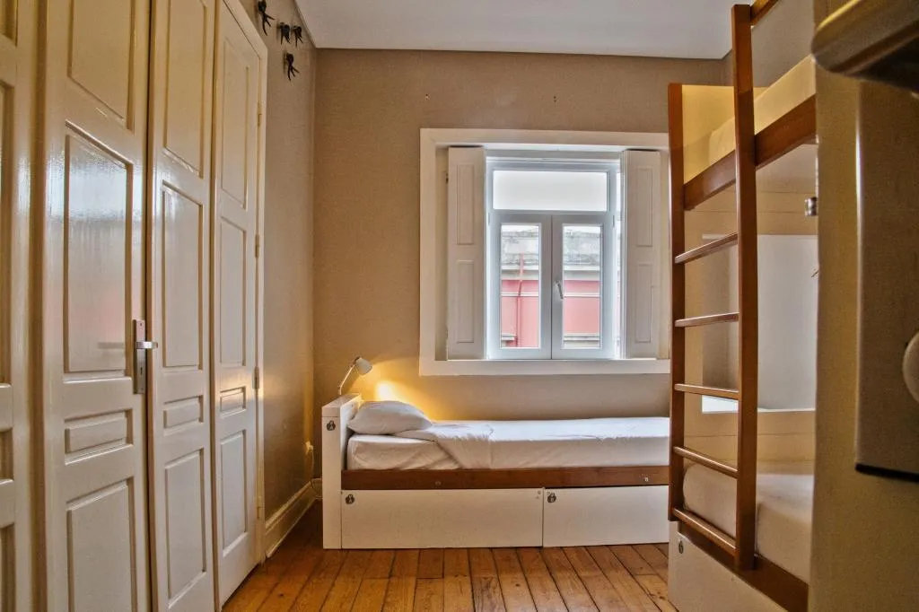 Bed in dormitory BUNK BED WITH SHARED BATHROOM Room, Porto Spot Hostel, Porto