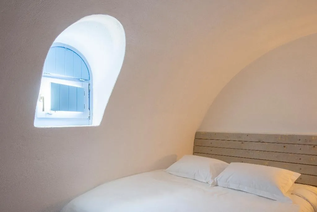 JUNIOR SUITE STANDARD Room, Earino Suites and Villas, Santorini