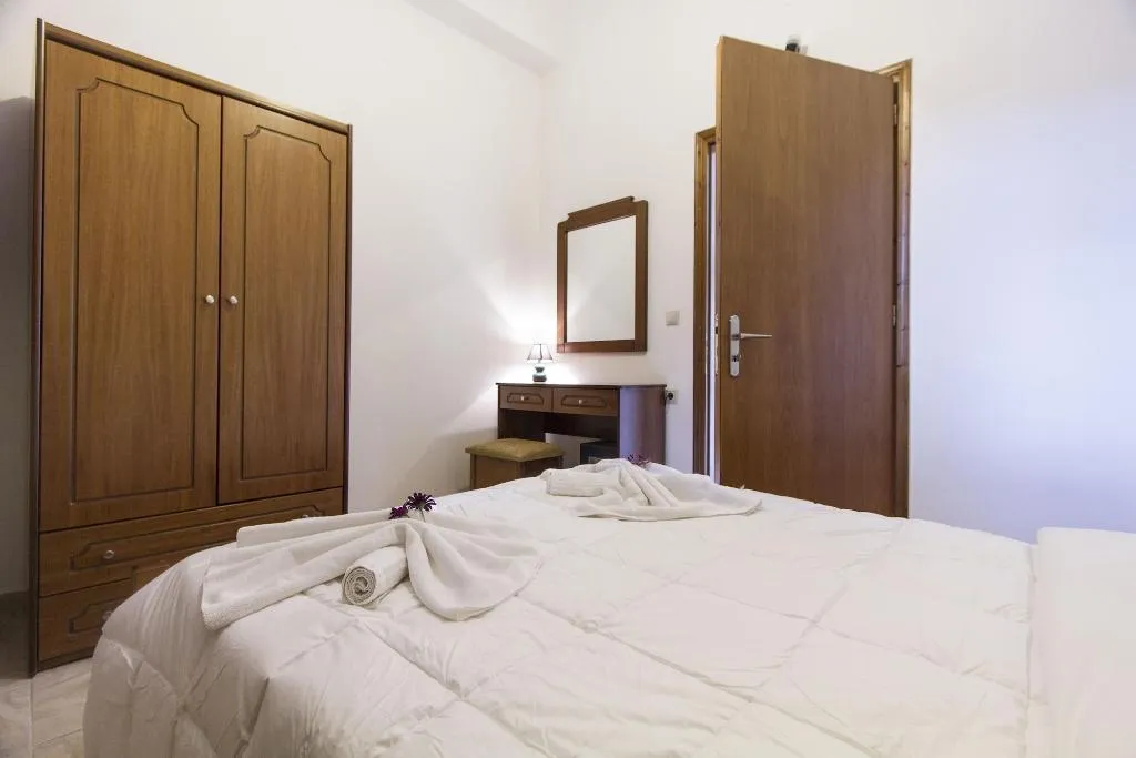 Room, Agarathos, Crete