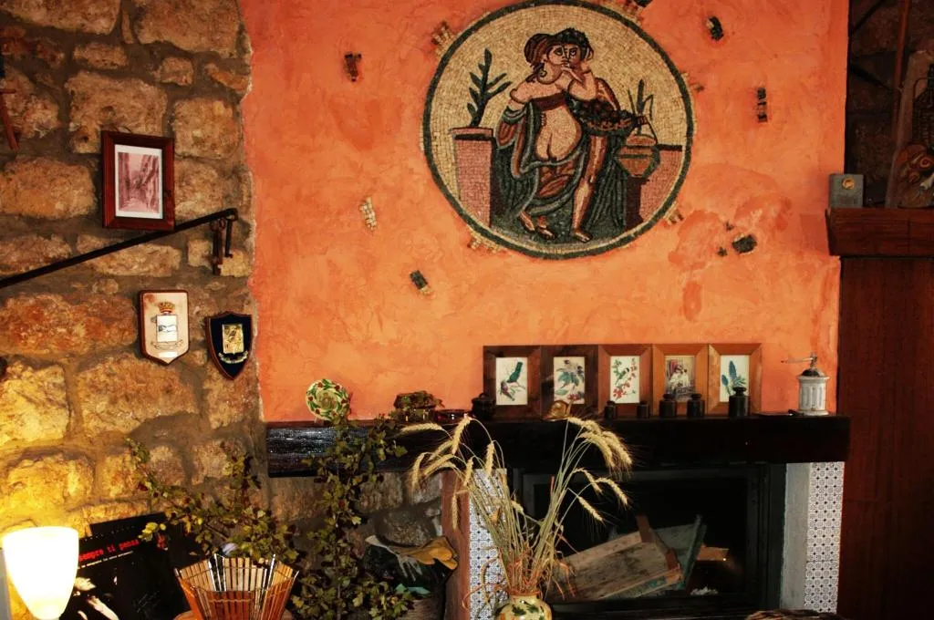 Lobby, La Casa sulla Collina d'Oro, Palermo