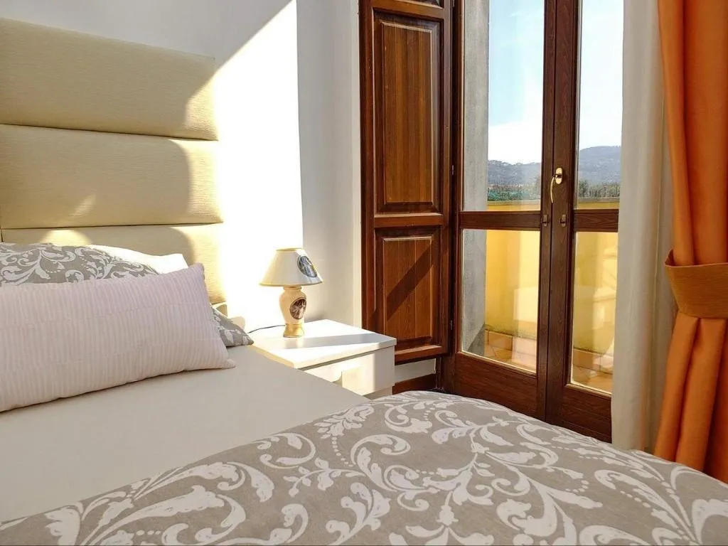 Room, B B Villa Elisa, Naples