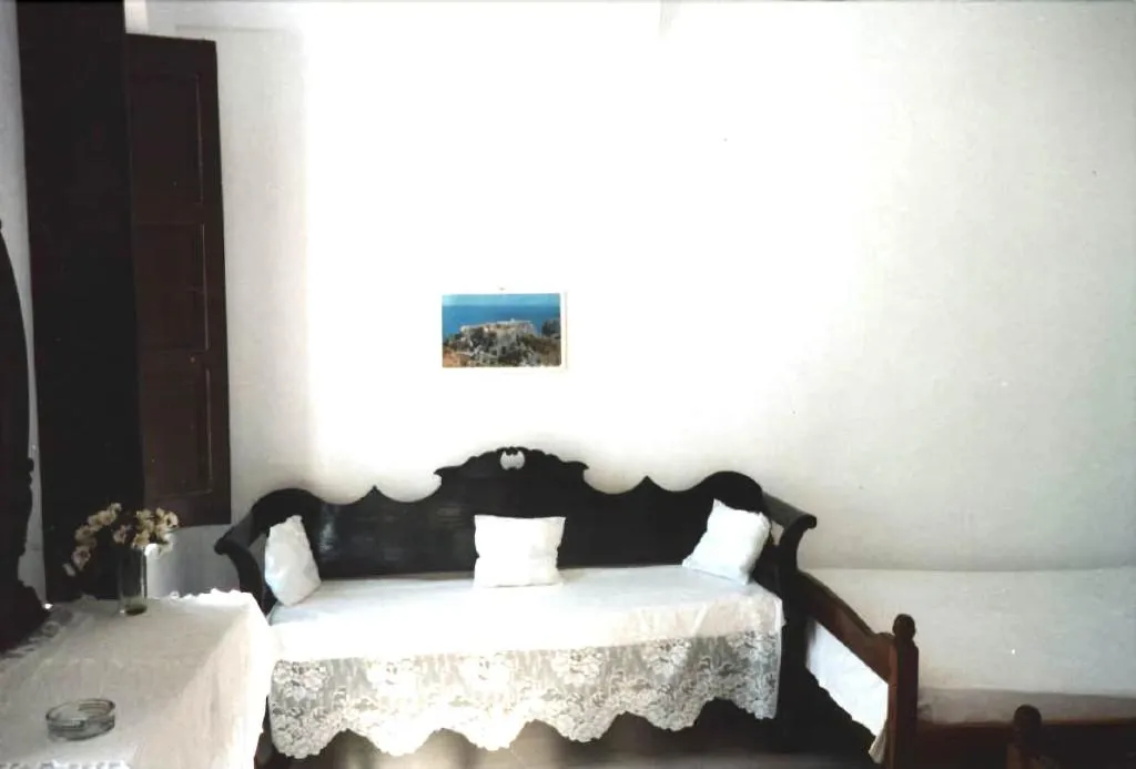 Room, Marcos Rooms, Santorini