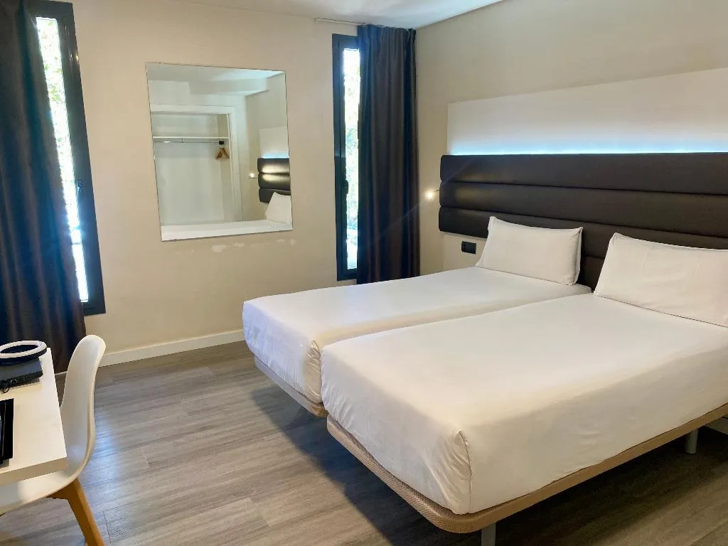 TWIN CAPACITY 3 Room, Bcn Urbaness Hotels Del COMTE, Barcelona